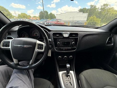 Used 2011 Chrysler 200 Touring image 16