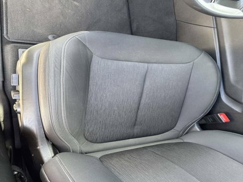 Used 2023 Jeep Grand Cherokee L Laredo image 9