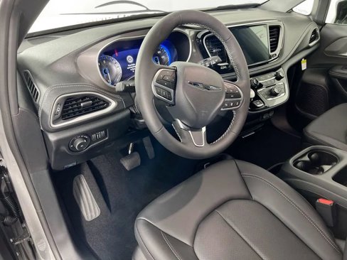 New 2025 Chrysler Pacifica Select image 10