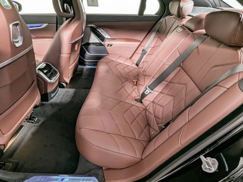 New 2026 BMW 740i xDrive image 38