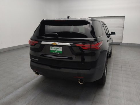 Used 2022 Chevrolet Traverse LS image 9