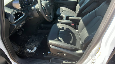 New 2026 Chrysler Pacifica Select image 17