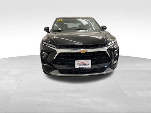 Used 2023 Chevrolet Blazer LT image 2