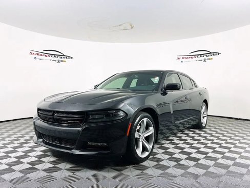 Used 2015 Dodge Charger SXT w/ Plus Group image 4