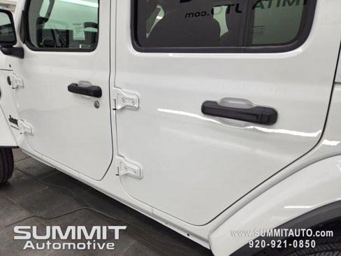 New 2025 Jeep Wrangler Sahara w/ Technology Group image 35