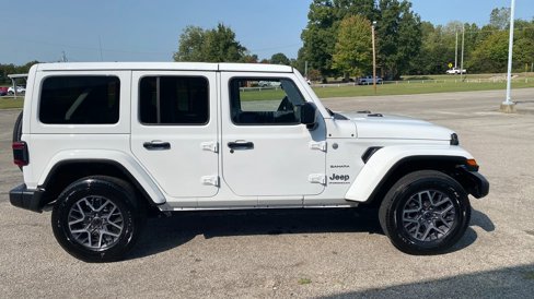 Used 2024 Jeep Wrangler Unlimited Sahara image 2