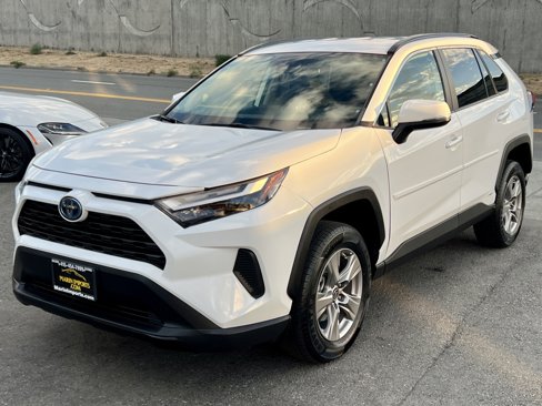 Used 2023 Toyota RAV4 LE image 9