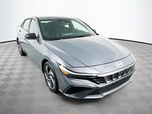 Certified 2025 Hyundai Elantra Sport image 3