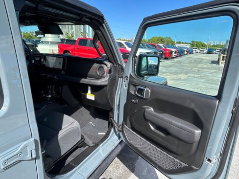 New 2025 Jeep Wrangler Unlimited Rubicon image 30