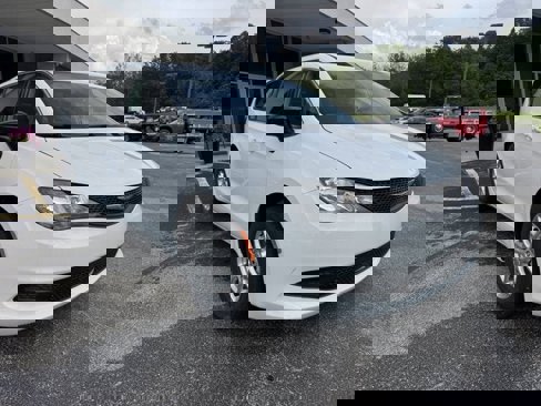 New 2024 Chrysler Voyager LX image 8
