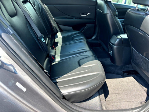 Used 2024 Hyundai Elantra Limited image 12