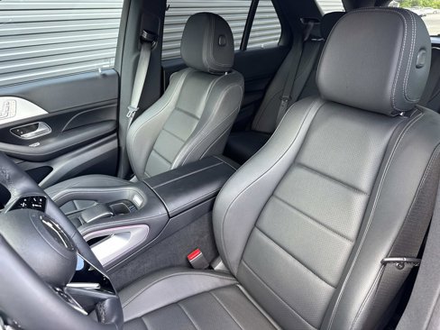 Used 2025 Mercedes-Benz GLE 450e 4MATIC image 4