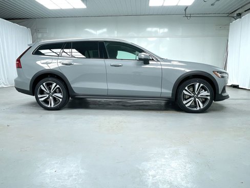 New 2026 Volvo V60 B5 Cross Country Plus w/ Climate Package image 10
