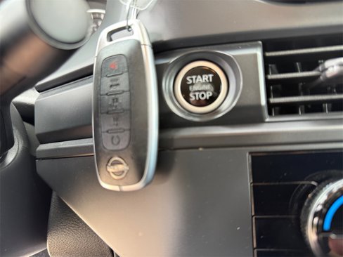 Used 2024 Nissan Pathfinder S image 31