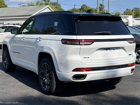 New 2025 Jeep Grand Cherokee Summit image 9