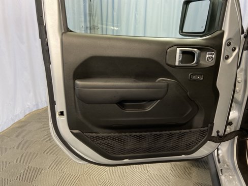 Certified 2024 Jeep Wrangler Willys image 11