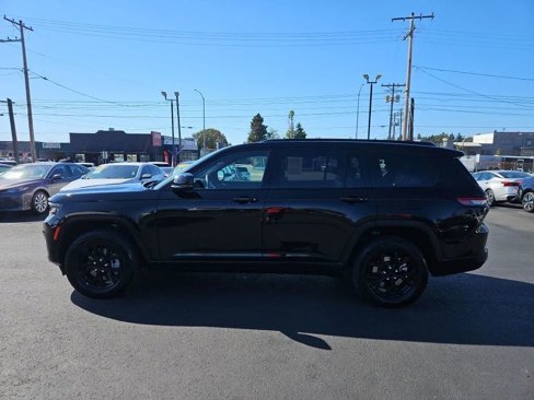 Used 2024 Jeep Grand Cherokee L Laredo image 4
