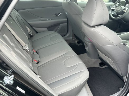 Certified 2025 Hyundai Elantra SEL image 15