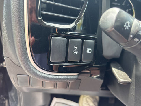 Used 2017 Mitsubishi Outlander ES image 40