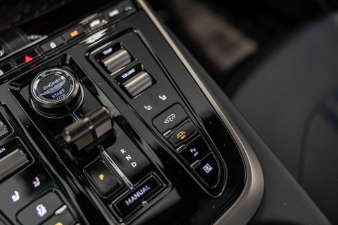 Used 2025 Aston Martin DBX 707 image 32