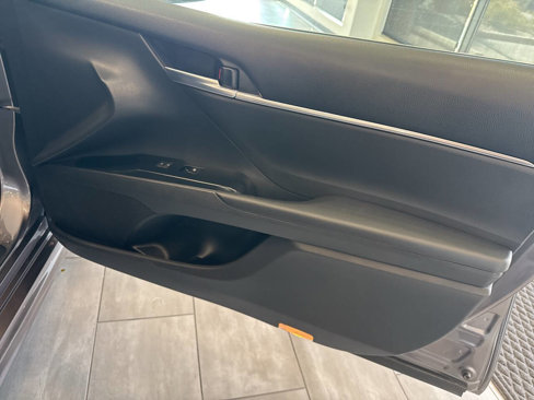 Used 2018 Toyota Camry SE image 24