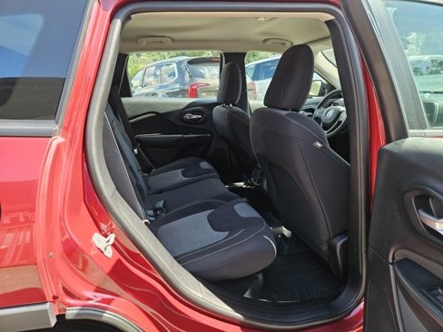 Used 2016 Jeep Cherokee Sport image 12