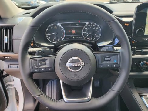 New 2025 Nissan Pathfinder SL image 18