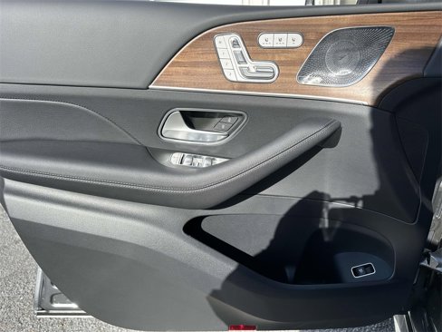 New 2025 Mercedes-Benz GLS 450 4MATIC image 11