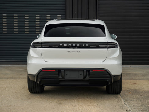 New 2025 Porsche Macan 4S Electric image 8