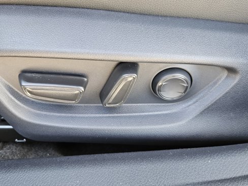 Used 2025 Toyota Camry SE image 13