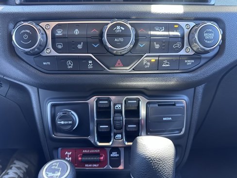 New 2025 Jeep Gladiator Willys image 25
