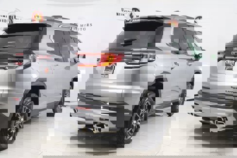 Used 2025 GMC Acadia Elevation image 3
