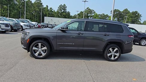 Used 2021 Jeep Grand Cherokee L Limited image 9