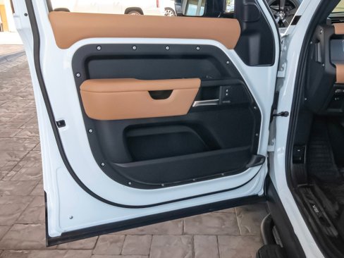 New 2025 Land Rover Defender 110 V8 image 34