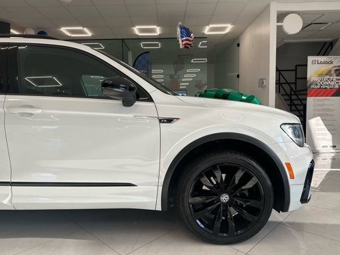 Used 2021 Volkswagen Tiguan SE R-Line image 9