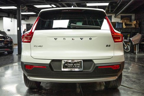 Used 2024 Volvo XC40 B5 Plus image 6