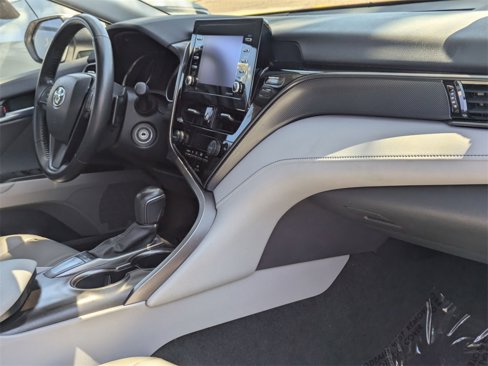 Used 2024 Toyota Camry SE image 30
