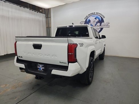 Used 2024 Toyota Tacoma TRD Sport w/ TRD Sport Upgrade Package image 9