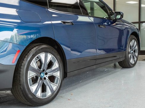 Used 2024 BMW iX xDrive50 w/ Premium Package image 32