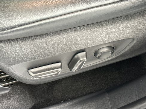 Used 2023 Toyota Highlander XLE image 11