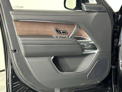 New 2025 Land Rover Range Rover Long Wheelbase SE image 21