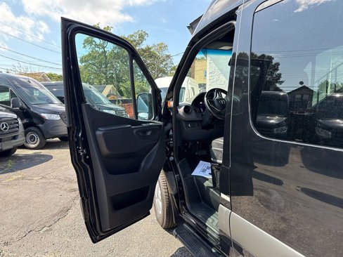 Used 2021 Mercedes-Benz Sprinter 2500 image 12