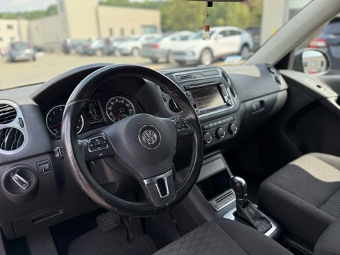 Used 2015 Volkswagen Tiguan S image 14