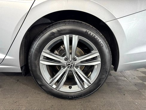 Used 2024 Volkswagen Jetta SE image 9