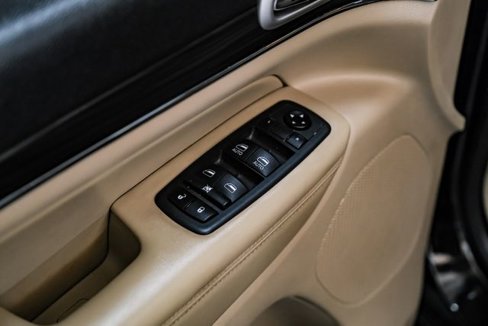Used 2020 Jeep Grand Cherokee Limited image 41