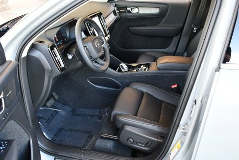 Used 2024 Volvo XC40 B5 Plus image 41