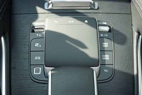 Certified 2025 Mercedes-Benz GLS 450 4MATIC image 42