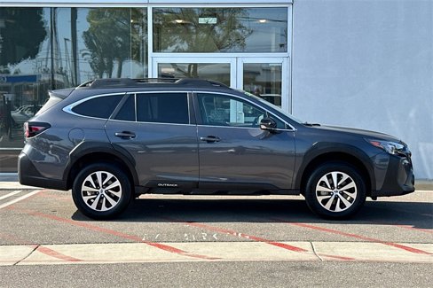 Used 2024 Subaru Outback Premium image 3