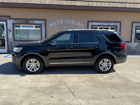 Used 2018 Ford Explorer XLT w/ Equipment Group 202A image 6