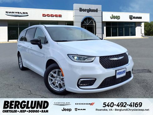 New 2026 Chrysler Pacifica Select image 1